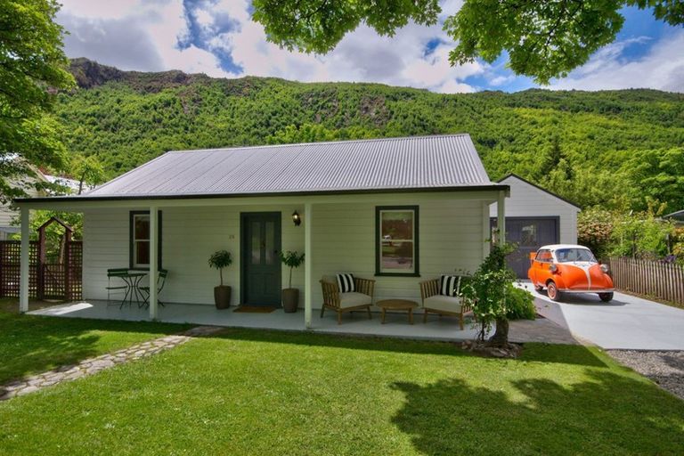 Photo of property in 25 Bedford Street, Arrowtown, 9302
