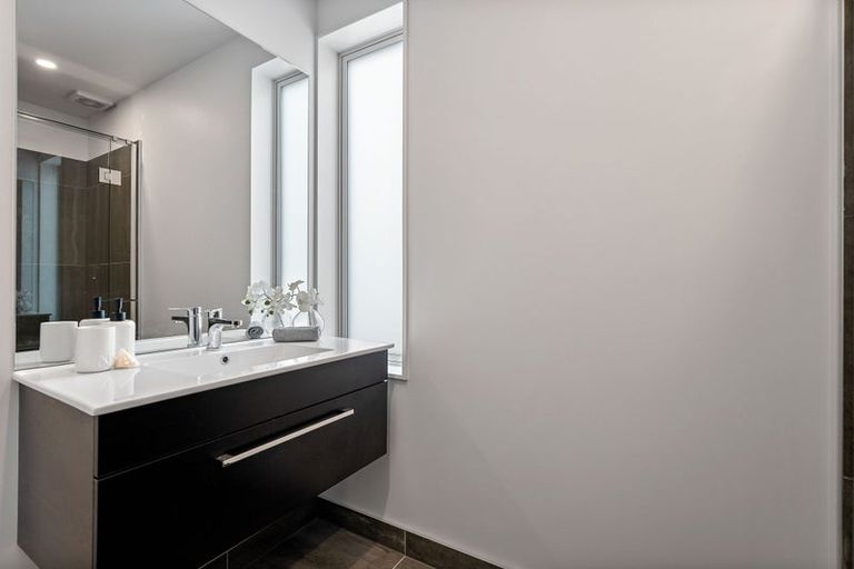 Photo of property in 2/30 Pirie Street, Mount Victoria, Wellington, 6011