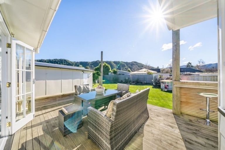 Photo of property in 11 Hector Grove, Trentham, Upper Hutt, 5018