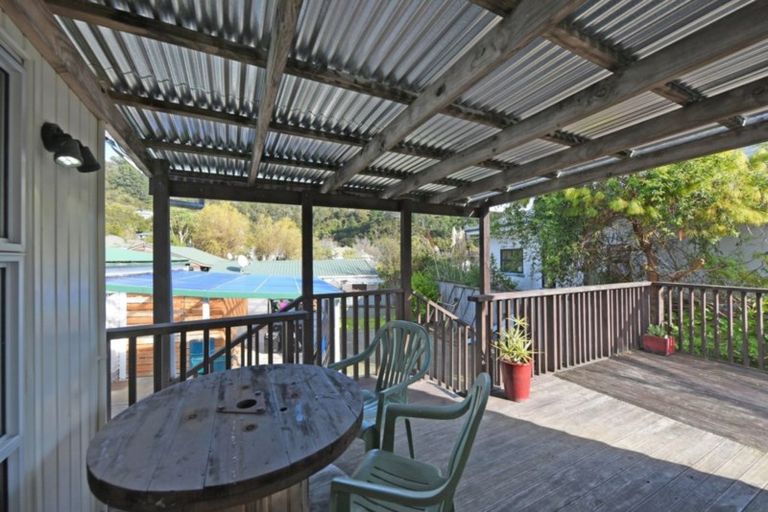 Photo of property in 102 Horoeka Street, Stokes Valley, Lower Hutt, 5019