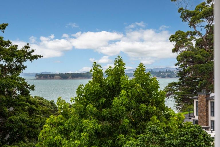 Photo of property in 18 Gibson Place, Mellons Bay, Auckland, 2014