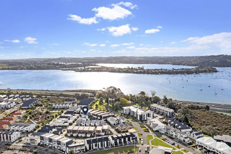 Photo of property in 24 Frank Gill Road, Hobsonville, Auckland, 0616