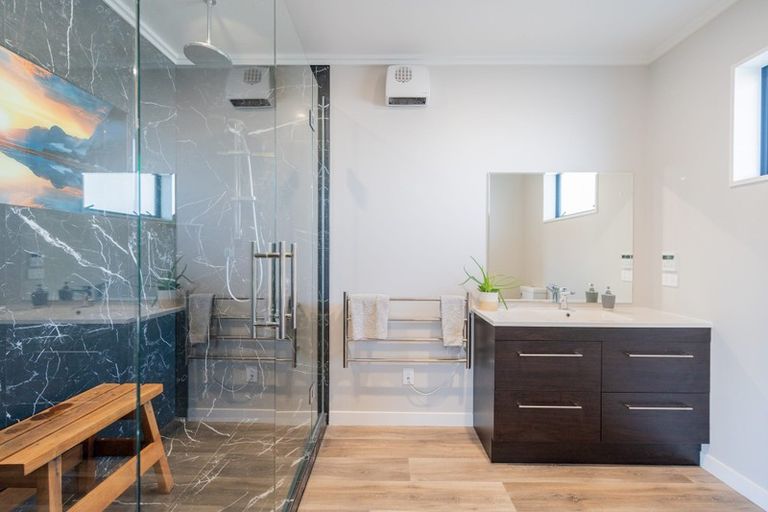 Photo of property in 6 Tawera Place, Te Anau, 9679