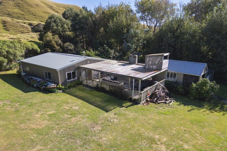 Photo of property in 645a Te Awaiti Road, Te Awaiti, Martinborough, 5782