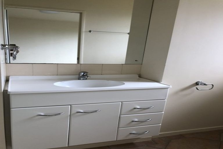 Photo of property in 10 Copplestone Place, New Lynn, Auckland, 0600