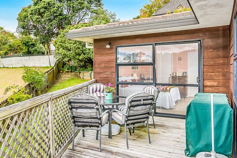 Photo of property in 1/10 Chedworth Drive, Glenfield, Auckland, 0629