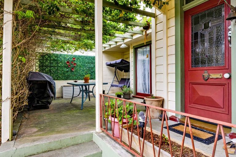 Photo of property in 237 South Road, Hawera, 4610