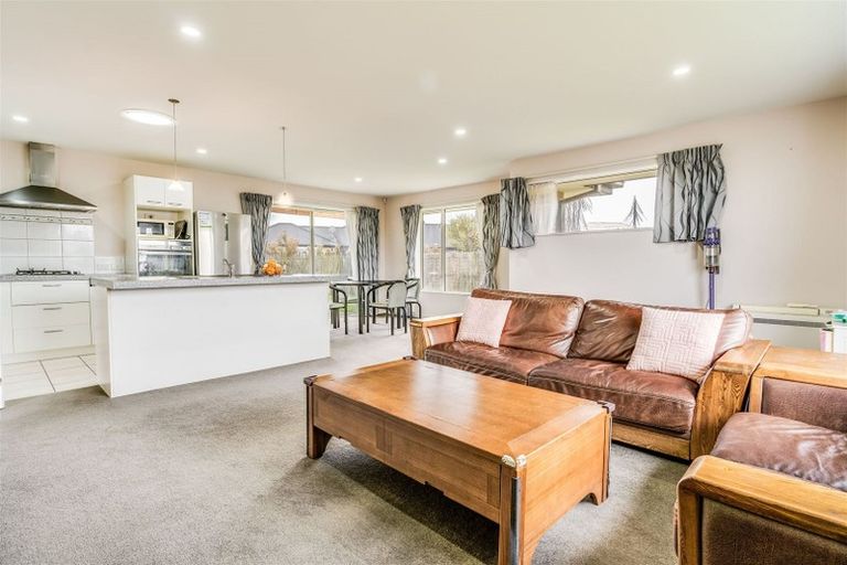 Photo of property in 17 Dunaverty Place, Broomfield, Christchurch, 8042