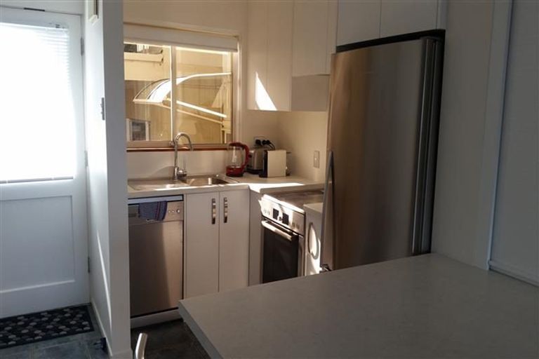 Photo of property in 1/72 Kitchener Road, Milford, Auckland, 0620