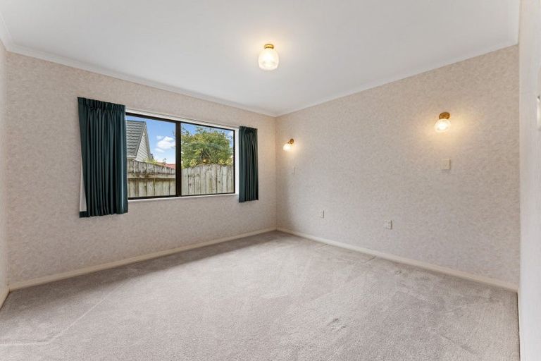 Photo of property in 11 Rosebank Avenue, Kelvin Grove, Palmerston North, 4414