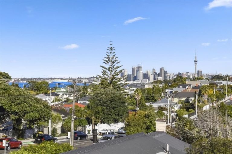 Photo of property in 200 Queen Street, Northcote Point, Auckland, 0627