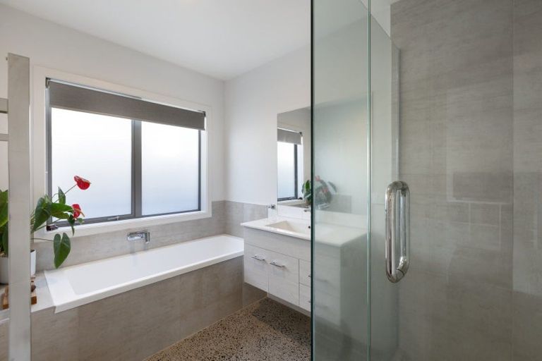 Photo of property in 10 Cassinia Close, Papamoa Beach, Papamoa, 3118