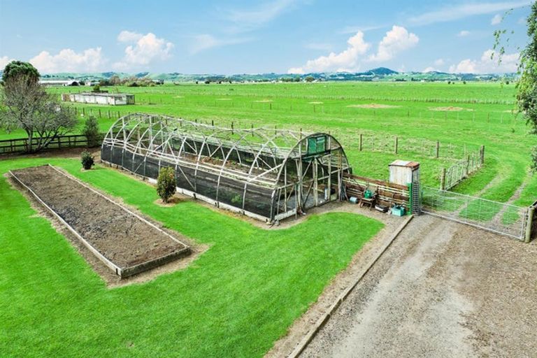 Photo of property in 76 Robertson Road, Ruawai, 0591