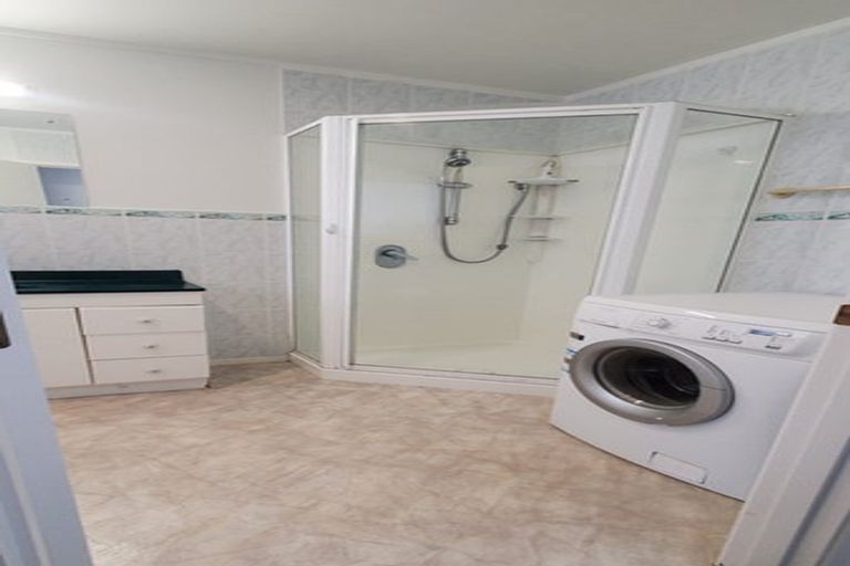 Photo of property in 15 Hedge Row, Sunnyhills, Auckland, 2010