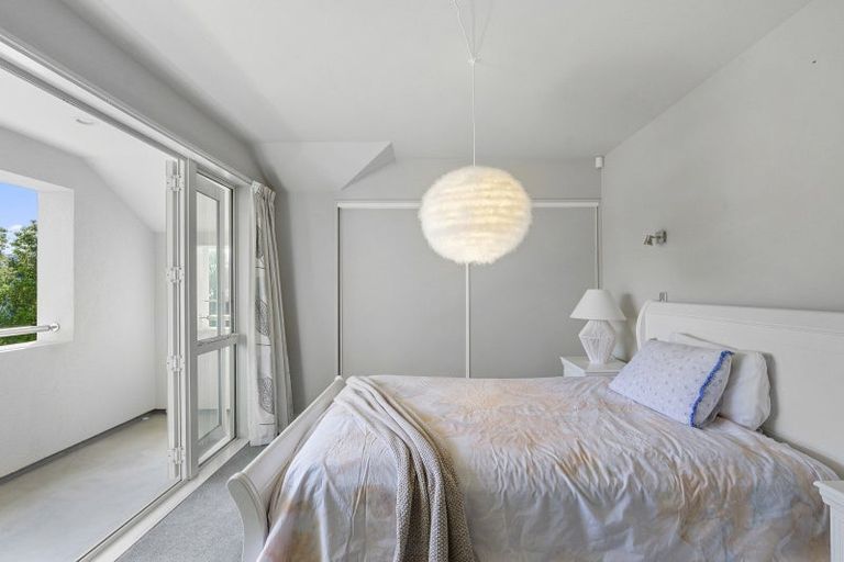 Photo of property in 90 Memorial Avenue, Ilam, Christchurch, 8053