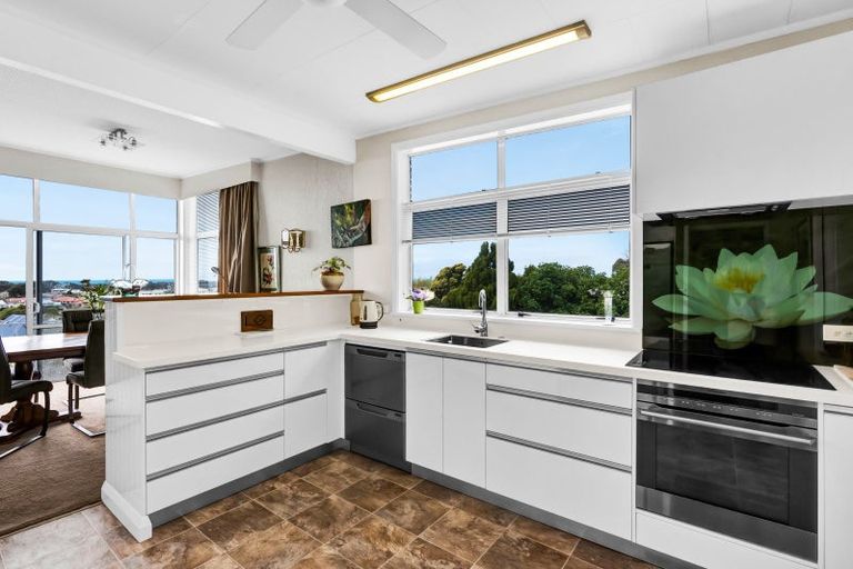 Photo of property in 335c Devon Street West, New Plymouth, 4310