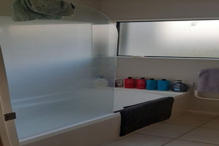 Photo of property in 29 Spalding Rise, Golflands, Auckland, 2013