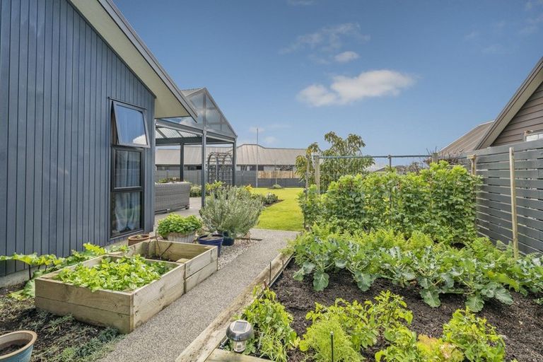 Photo of property in 20 Topping Place, Whitianga, 3510