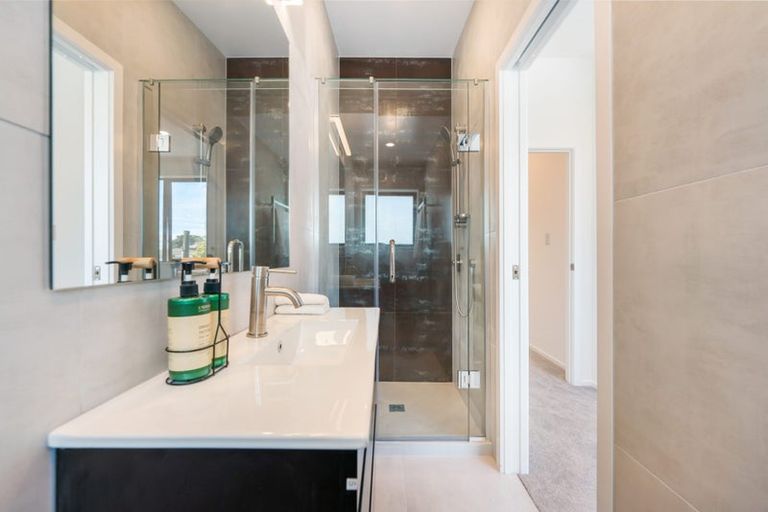 Photo of property in 8/18 Sylvan Crescent, Te Atatu South, Auckland, 0610