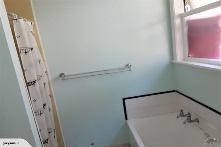 Photo of property in 6 Tobruk Street, Karori, Wellington, 6012