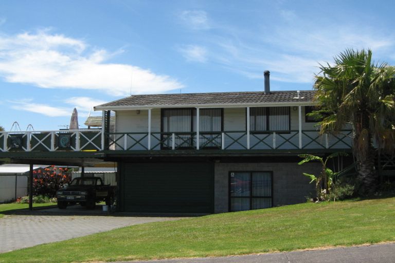 Photo of property in 2 Keven Road, Clarks Beach, Pukekohe, 2679