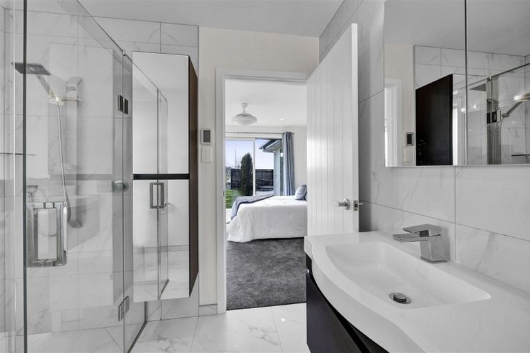 Photo of property in 4 Vardon Way, Waiwhakaiho, New Plymouth, 4312