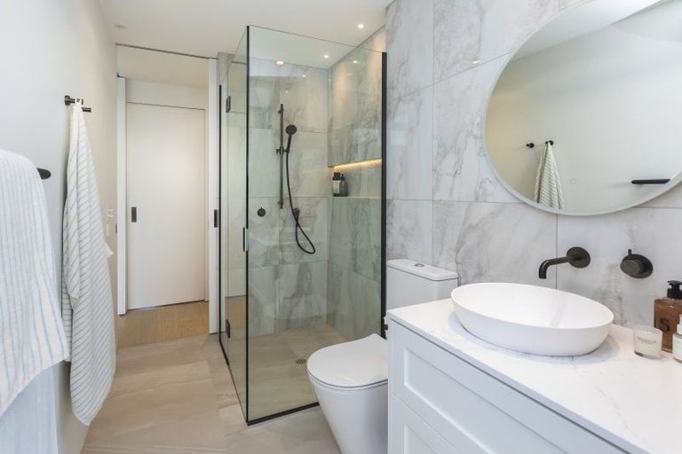 Photo of property in 8a Beachville Road, Redcliffs, Christchurch, 8081