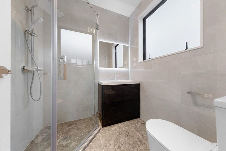 Photo of property in 17 Cara Avenue, Kumeu, 0810