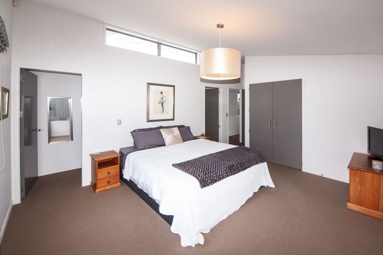 Photo of property in 24e Mandalay Terrace, Khandallah, Wellington, 6035