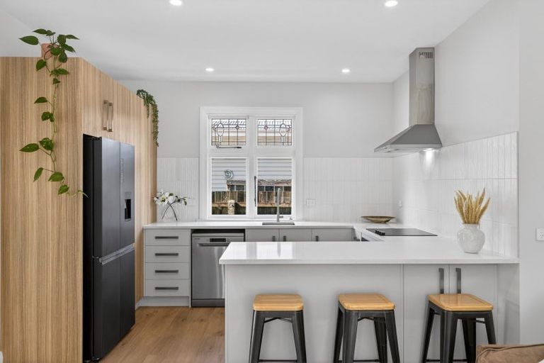 Photo of property in 13 Kowhai Terrace, Saint Martins, Christchurch, 8022