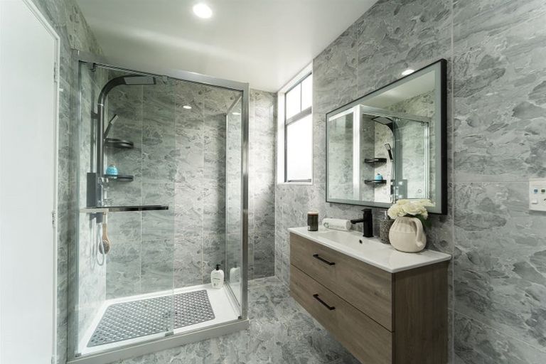 Photo of property in 50a Noeleen Street, Glenfield, Auckland, 0629