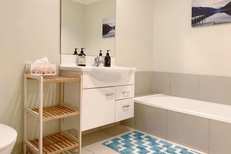 Photo of property in 49 The Track, Takanini, 2112