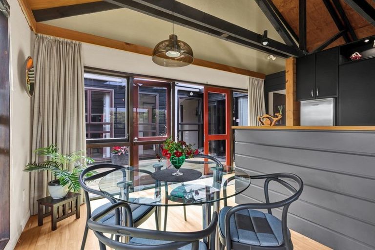 Photo of property in 19a John Guthrie Place, Merrilands, New Plymouth, 4312