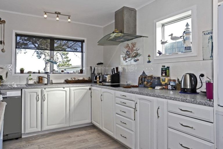 Photo of property in 574 Pukehina Parade, Pukehina, Te Puke, 3189