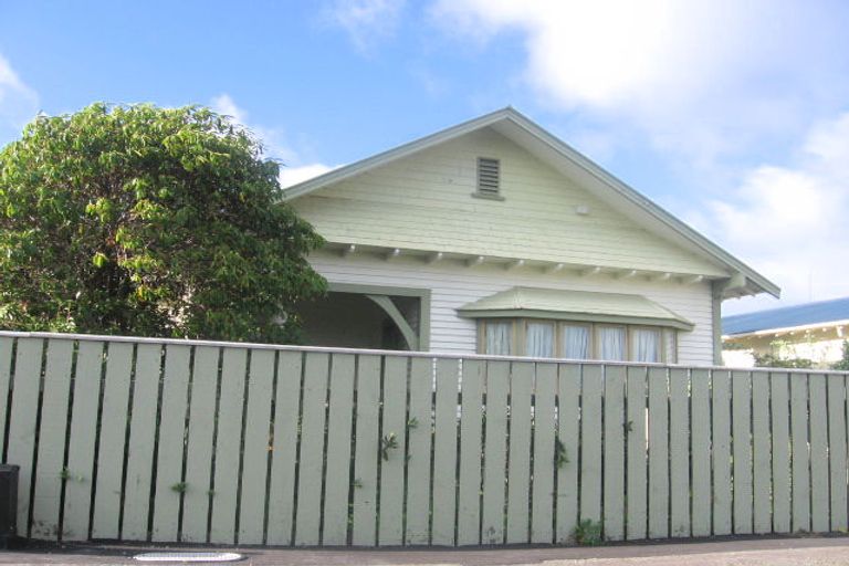 Photo of property in 55 Shamrock Street, Takaro, Palmerston North, 4412