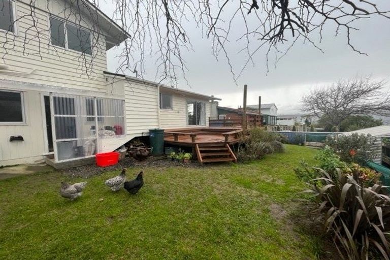 Photo of property in 14 Ardal Grove, Tirohanga, Lower Hutt, 5010