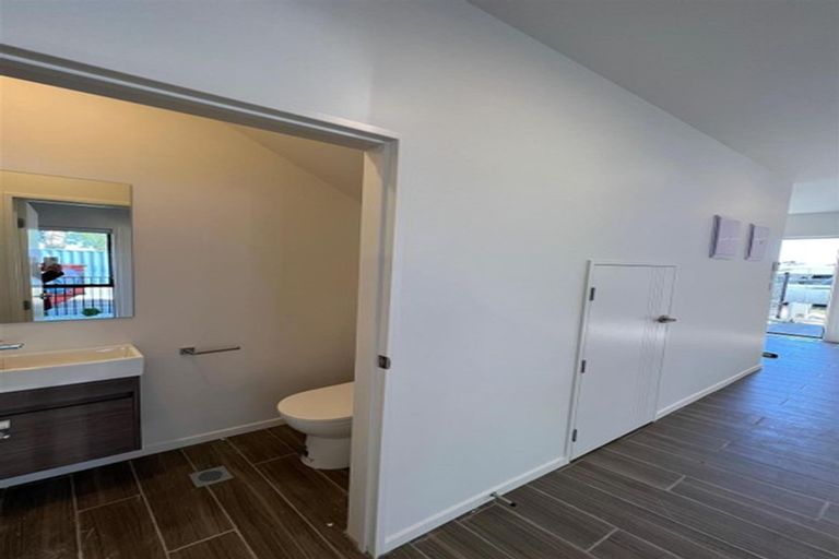 Photo of property in 1 Aramata Road, Papakura, 2110