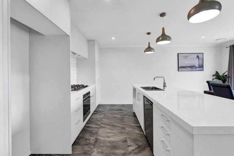 Photo of property in 23 Garrett Drive, Whalers Gate, New Plymouth, 4310