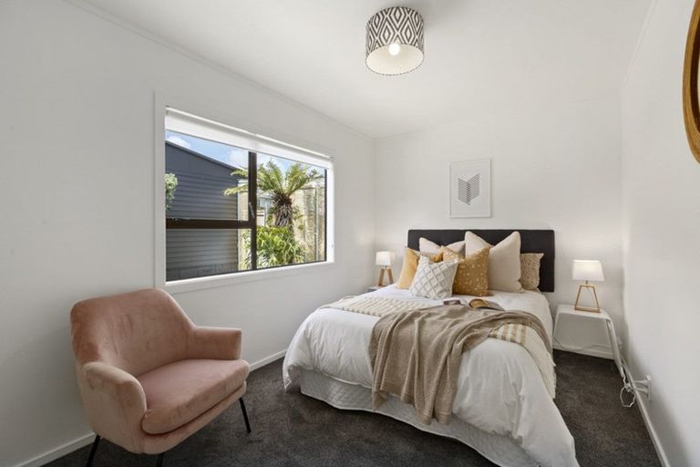 Photo of property in 2/58 Hepburn Road, Glendene, Auckland, 0602