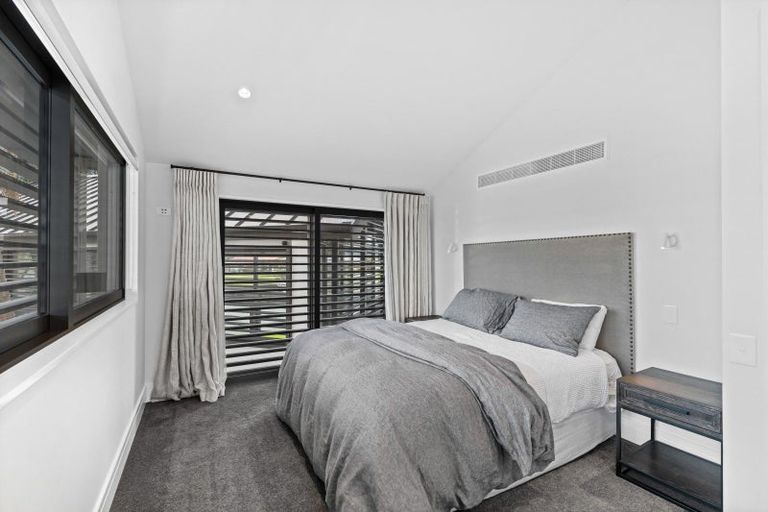 Photo of property in 3 Kuaka Grove, One Tree Point, 0118