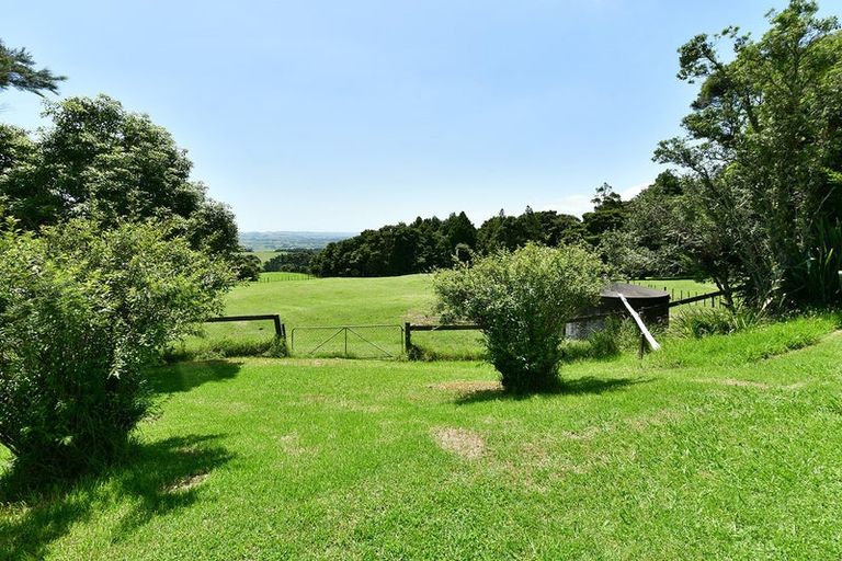 Photo of property in 379 Kiwitahi Road, Helensville, 0875