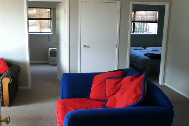 Photo of property in 11 Nimrod Place, Half Moon Bay, Auckland, 2012