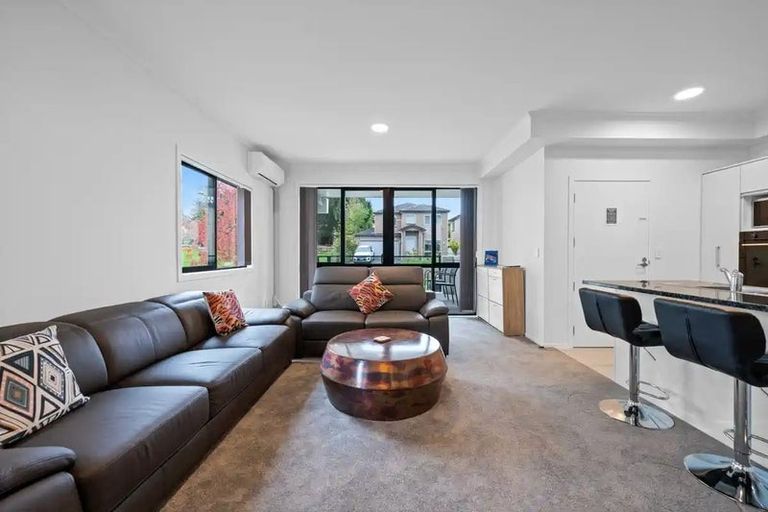 Photo of property in 20/11 Carlos Drive, Flat Bush, Auckland, 2016