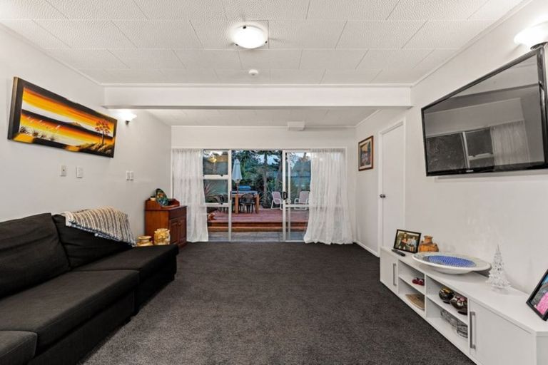 Photo of property in 53 Allington Road, Massey, Auckland, 0614