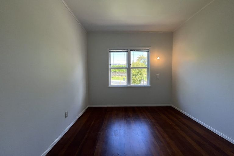 Photo of property in 64 Sylvan Crescent, Te Atatu South, Auckland, 0610