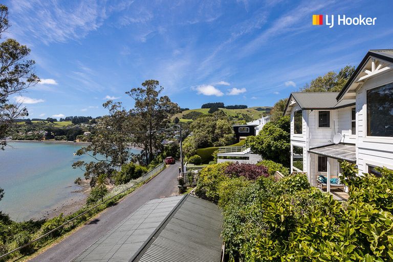 Photo of property in 33 Marine Parade, Macandrew Bay, Dunedin, 9014