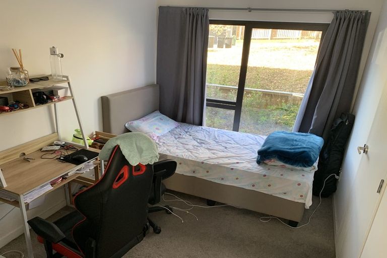 Photo of property in 8 Lilac Lane, Oteha, Auckland, 0632