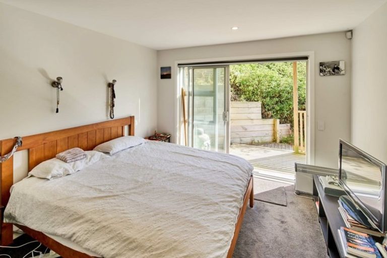 Photo of property in 9 Pari Tai Way, Houghton Bay, Wellington, 6023