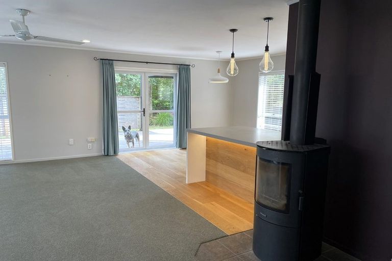 Photo of property in 106 Sturges Road, Henderson, Auckland, 0612