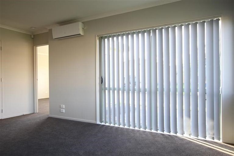 Photo of property in 2 Ettrick Lane, Papakura, 2110